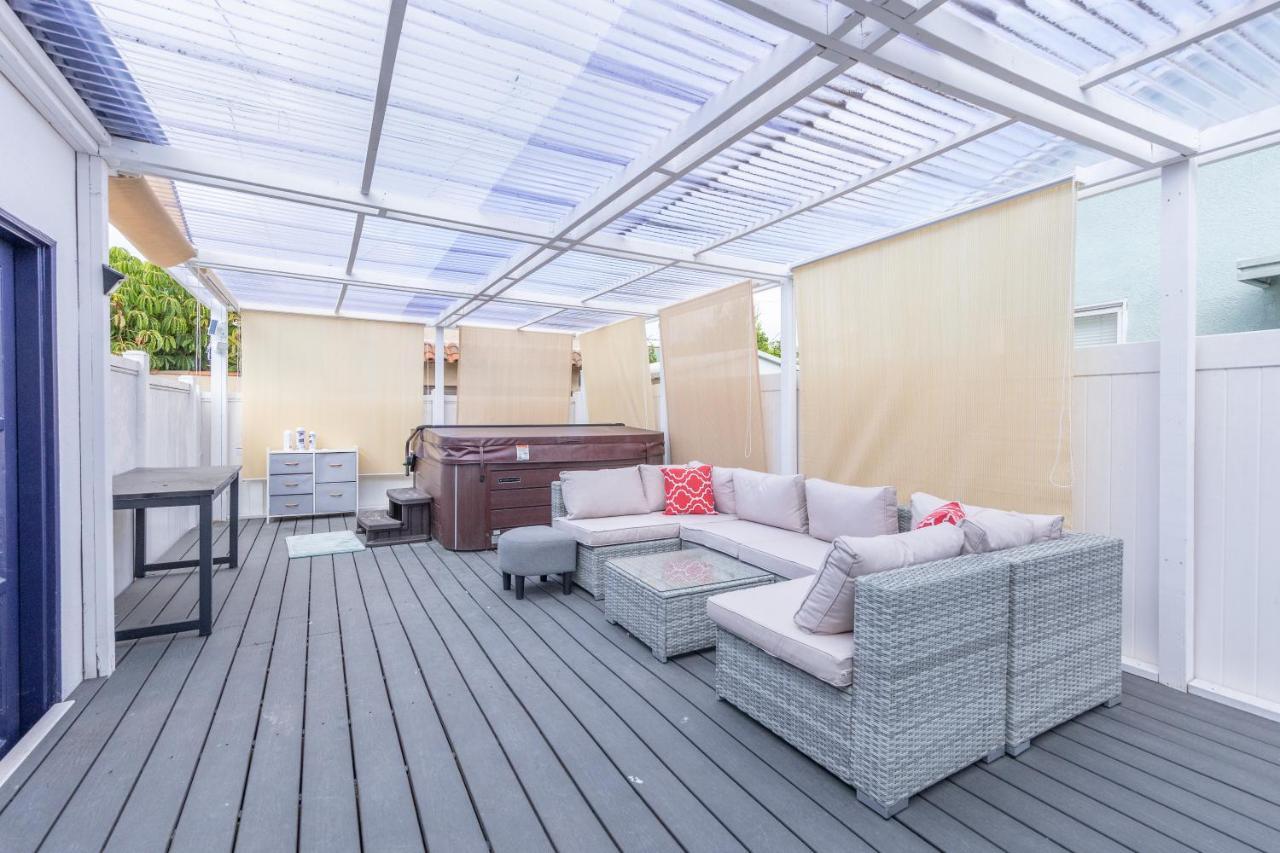 Luxury Villa With Hot Tub! Walk To Beach & Bars 롱비치 외부 사진