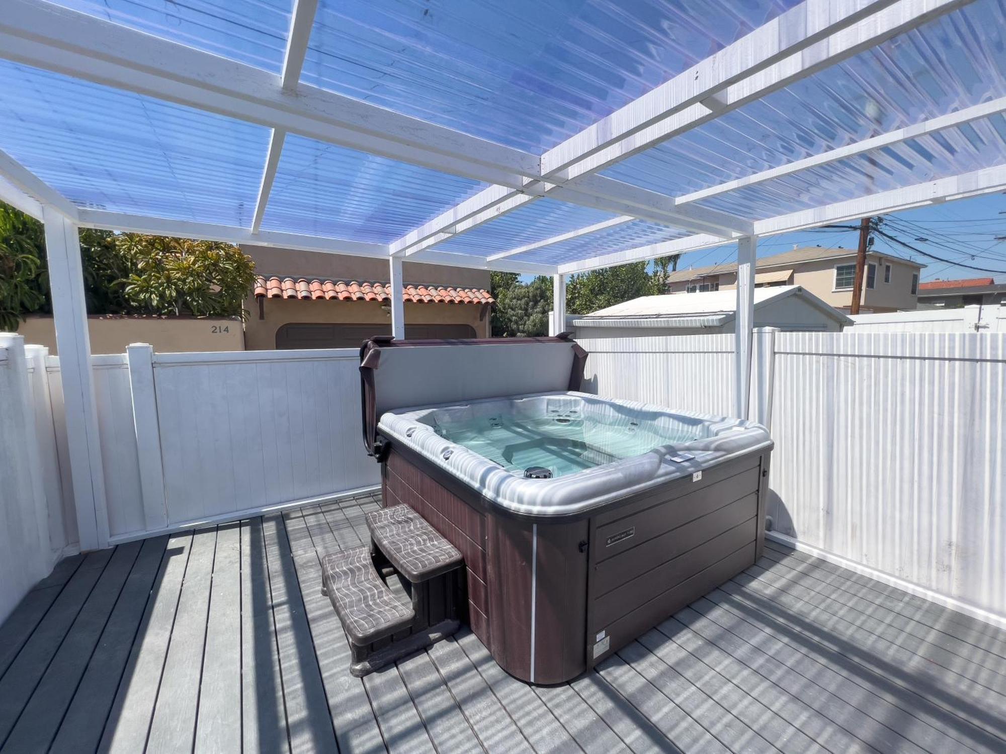 Luxury Villa With Hot Tub! Walk To Beach & Bars 롱비치 외부 사진